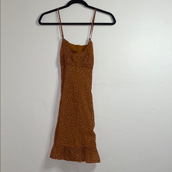 A cute floral dress!🌸🌼 - Picture 2 of 3